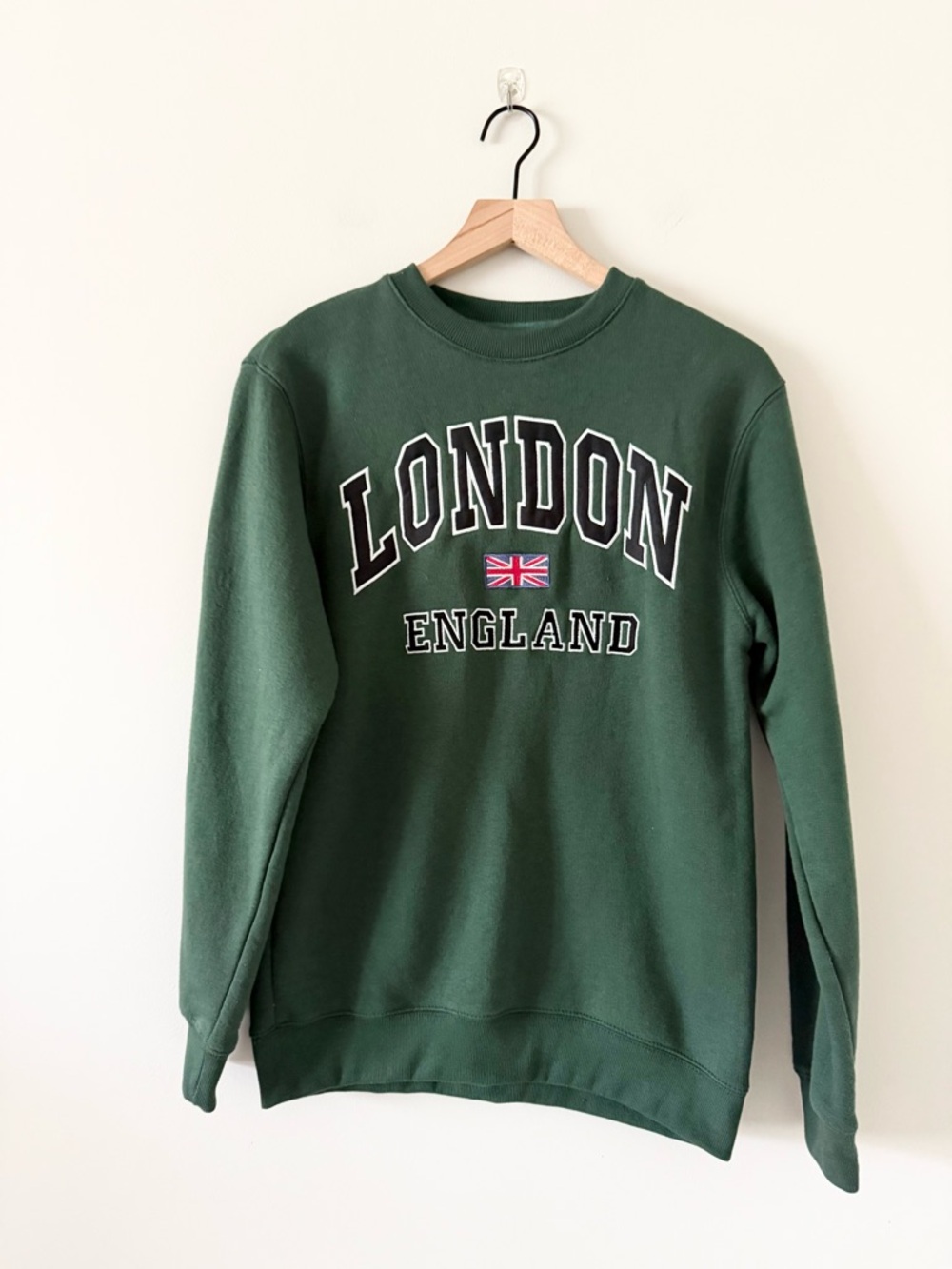 'London England' Crewneck Cotton Blend Sweatshirt in Green Size M